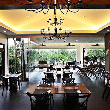 The Funny Lion - Coron Hotel Exterior photo