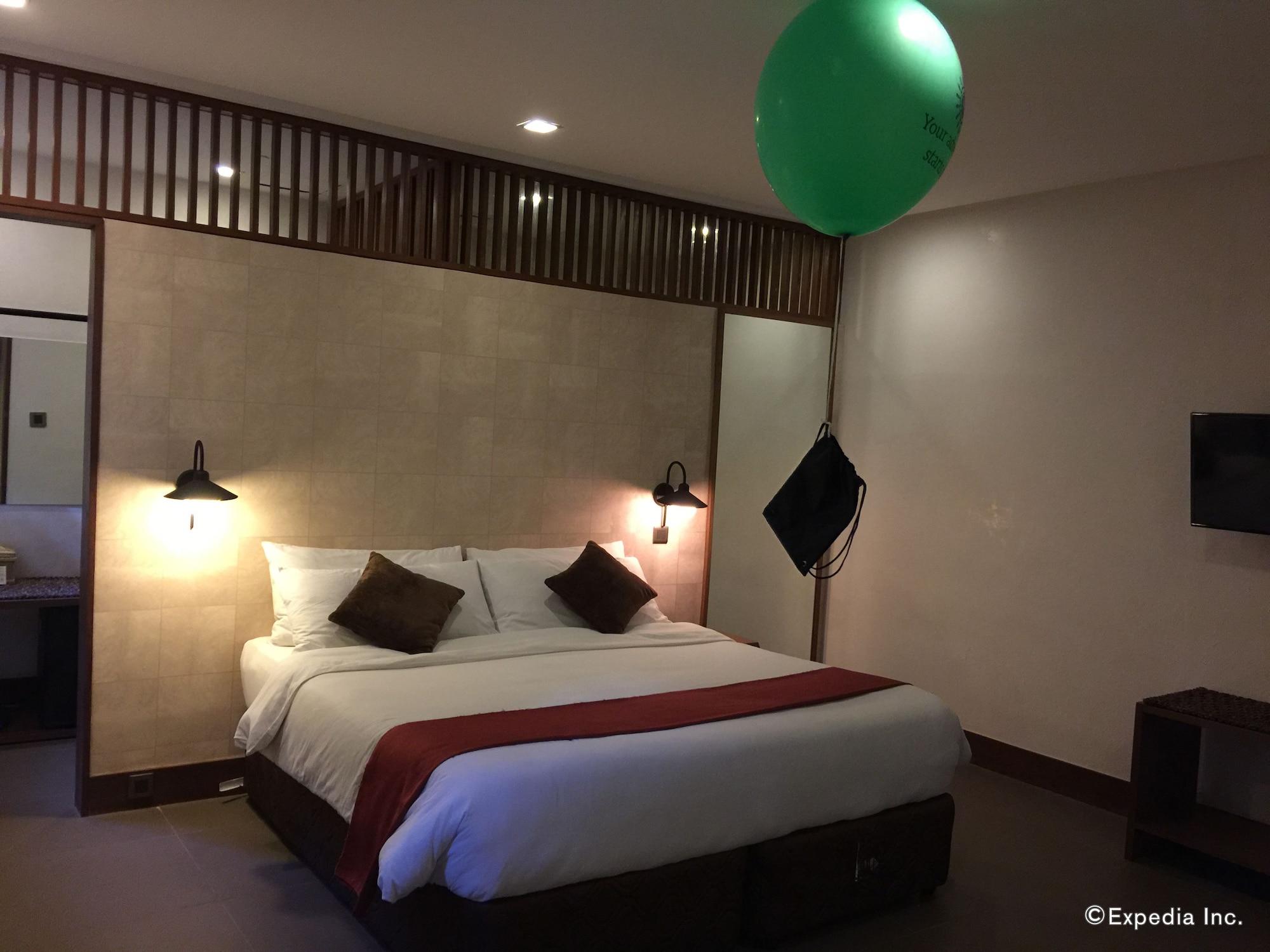 The Funny Lion - Coron Hotel Exterior photo