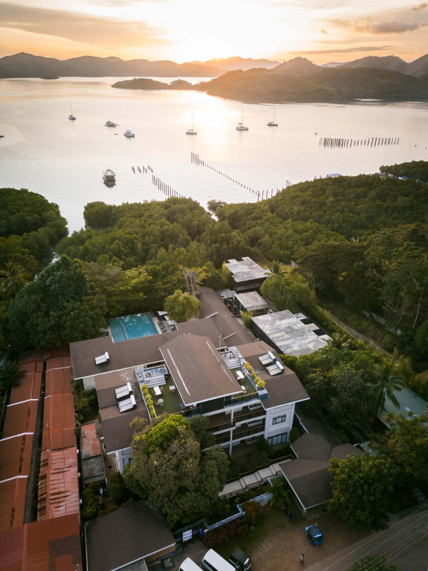 The Funny Lion - Coron Hotel Exterior photo