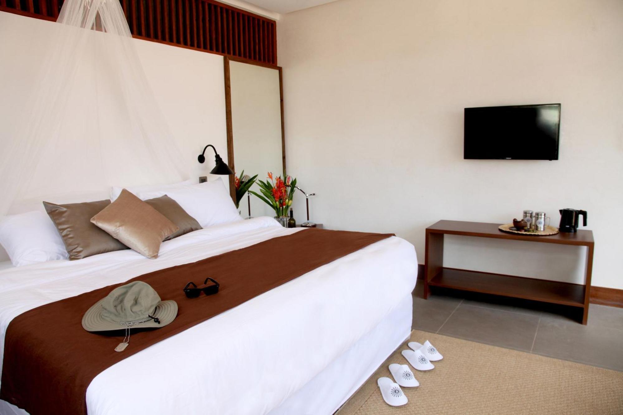 The Funny Lion - Coron Hotel Exterior photo