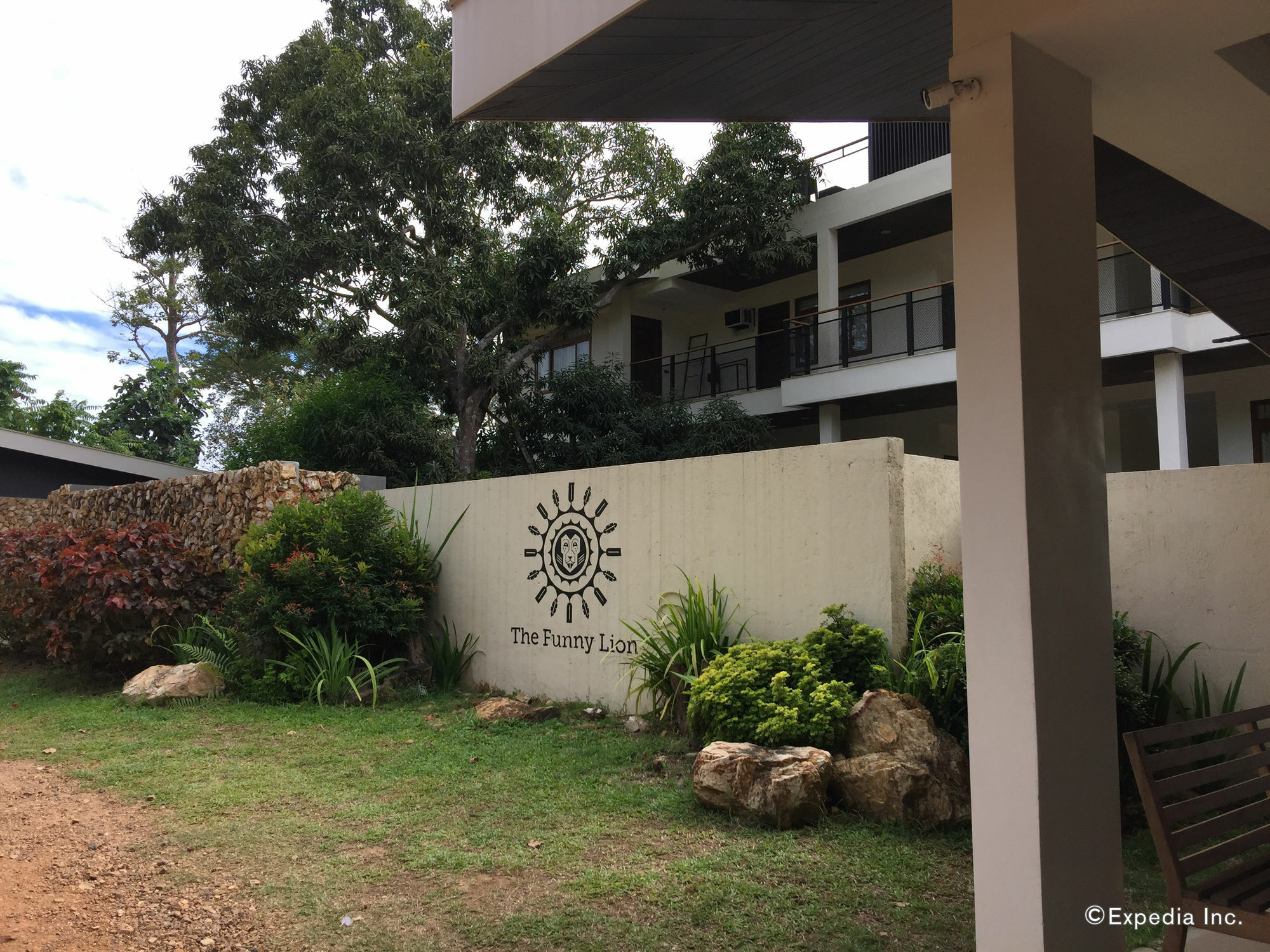 The Funny Lion - Coron Hotel Exterior photo