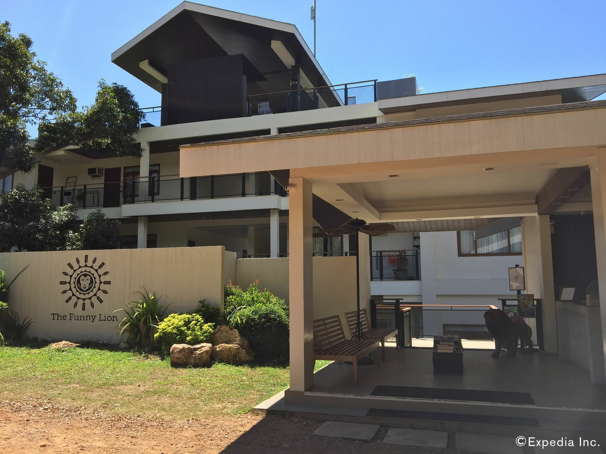 The Funny Lion - Coron Hotel Exterior photo
