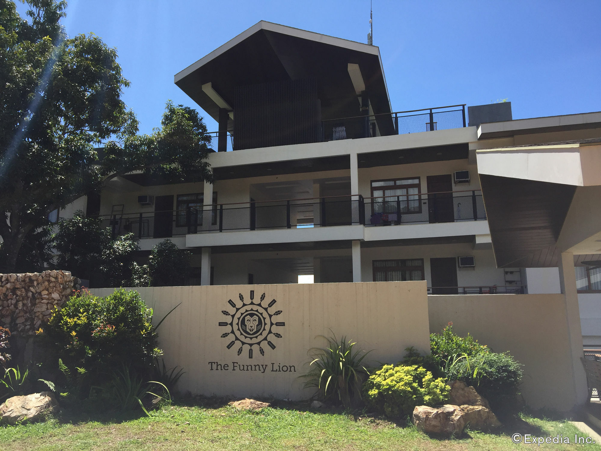 The Funny Lion - Coron Hotel Exterior photo