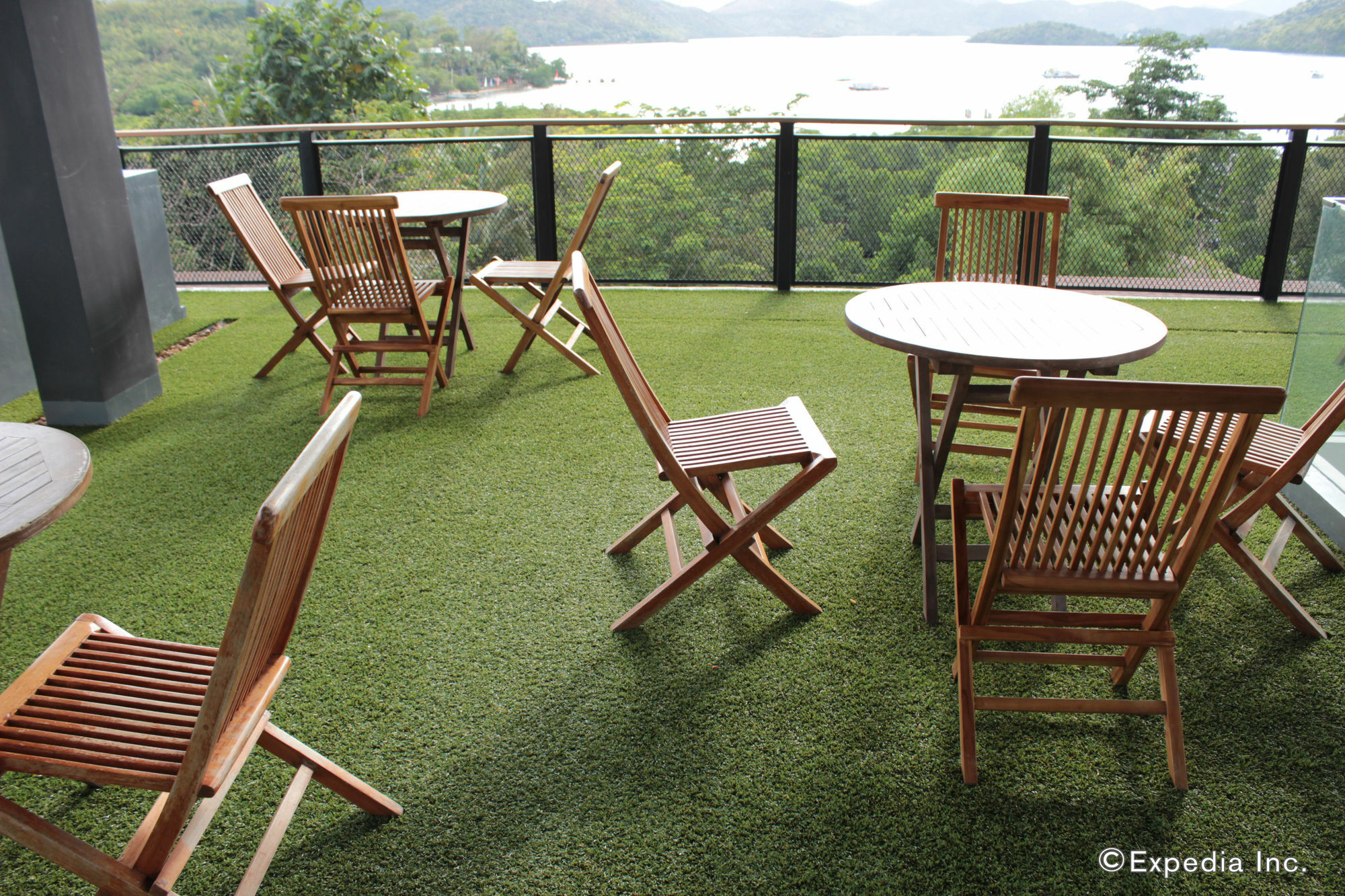 The Funny Lion - Coron Hotel Exterior photo