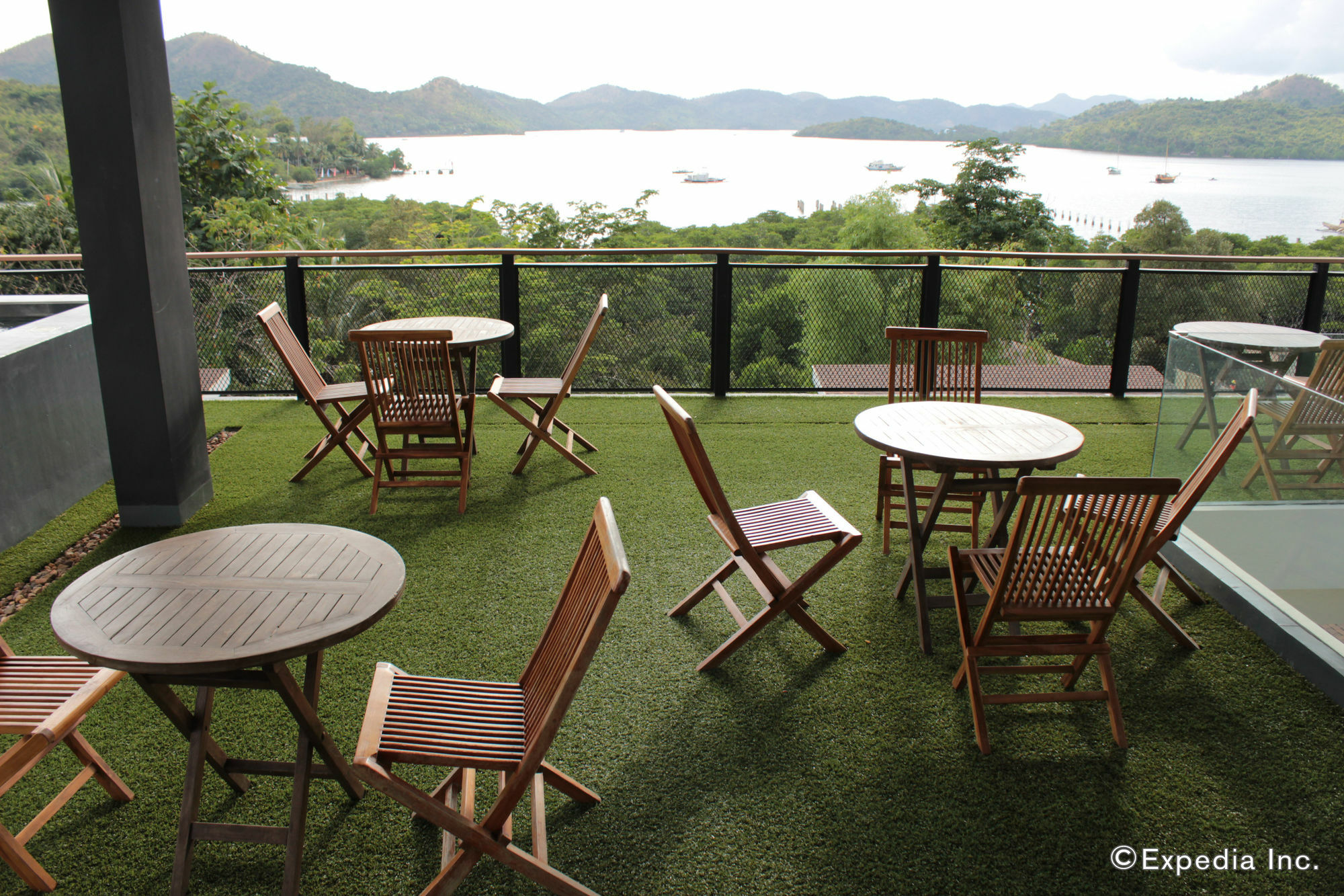 The Funny Lion - Coron Hotel Exterior photo