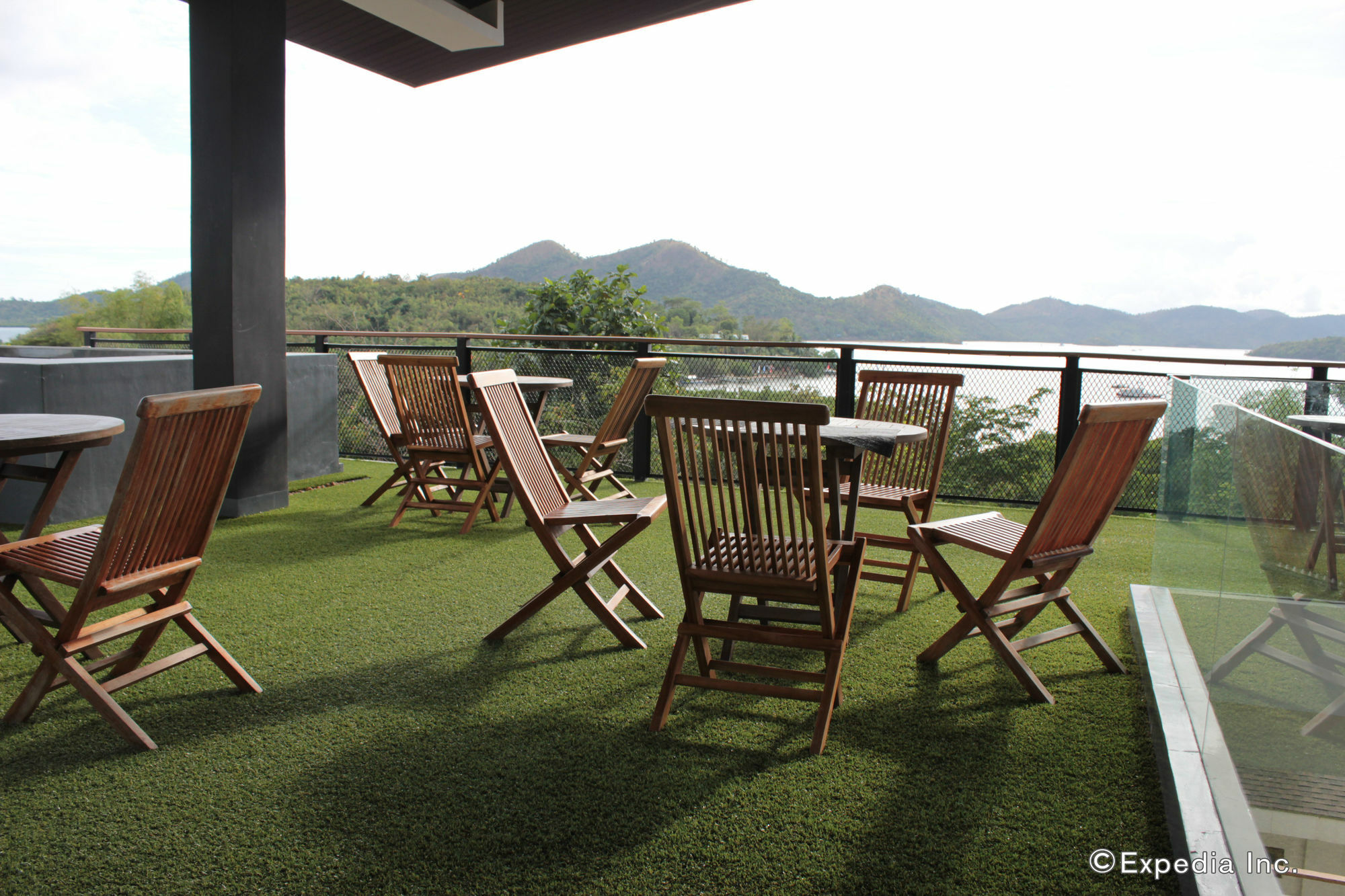 The Funny Lion - Coron Hotel Exterior photo