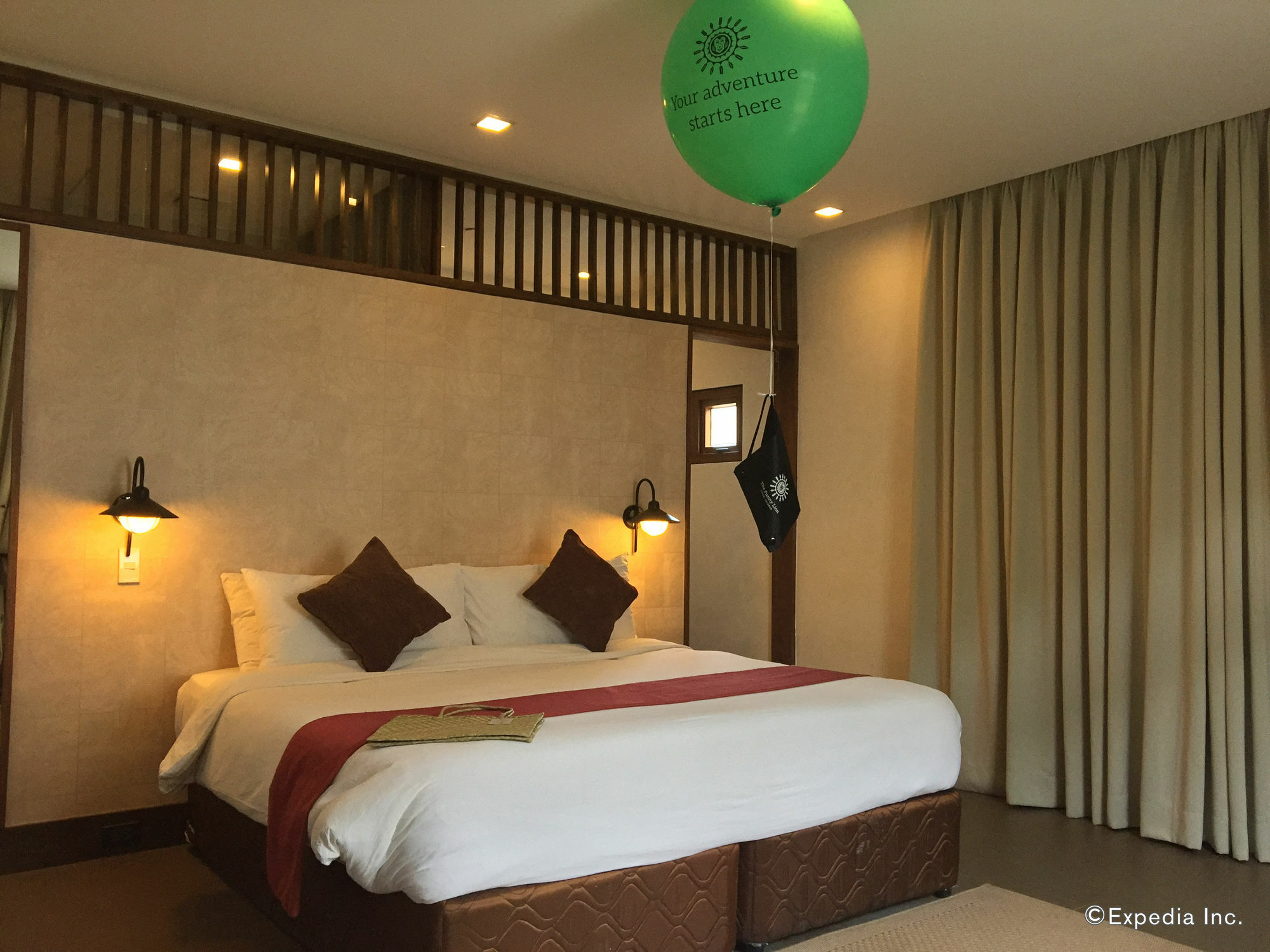 The Funny Lion - Coron Hotel Exterior photo