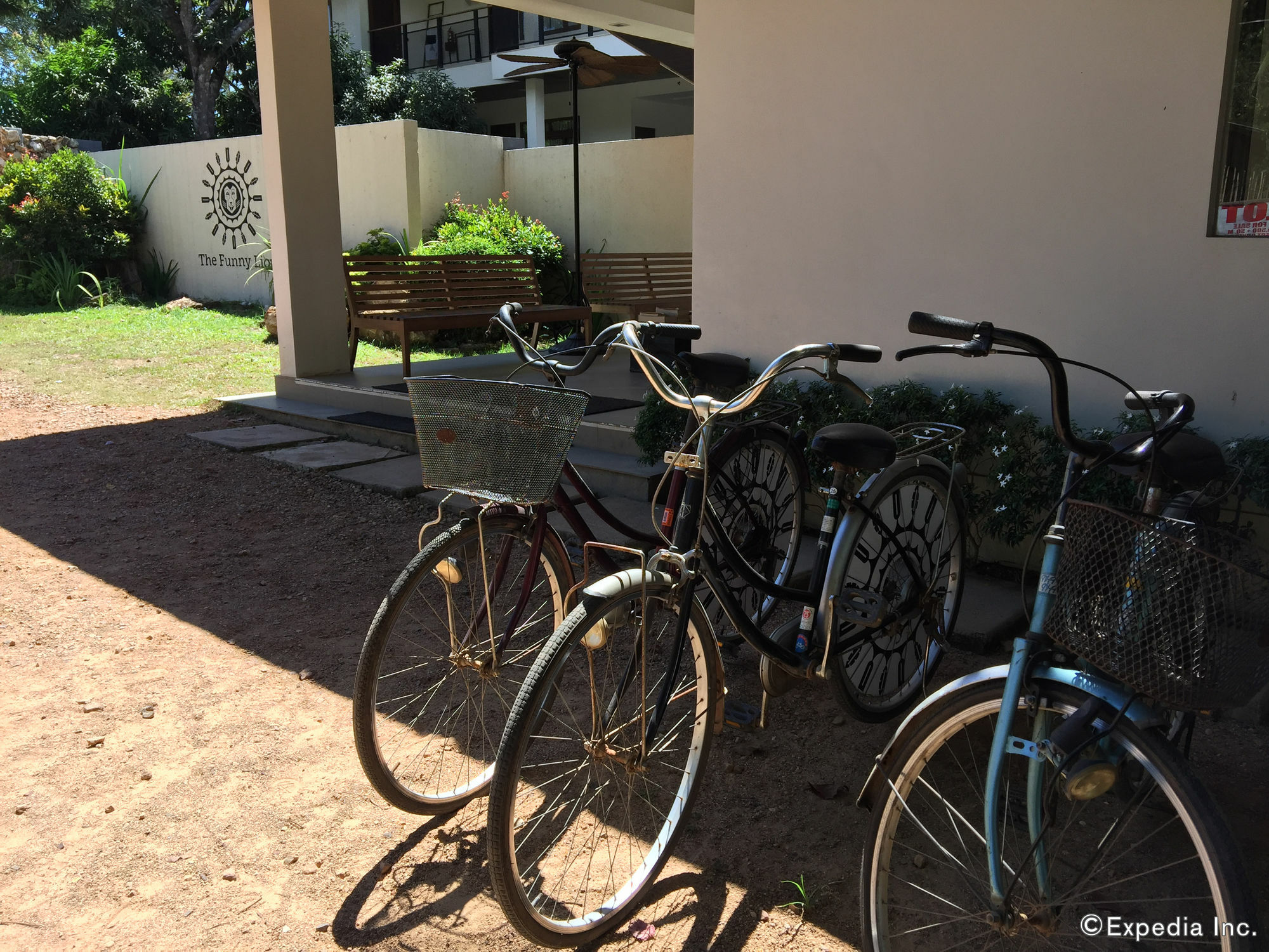 The Funny Lion - Coron Hotel Exterior photo