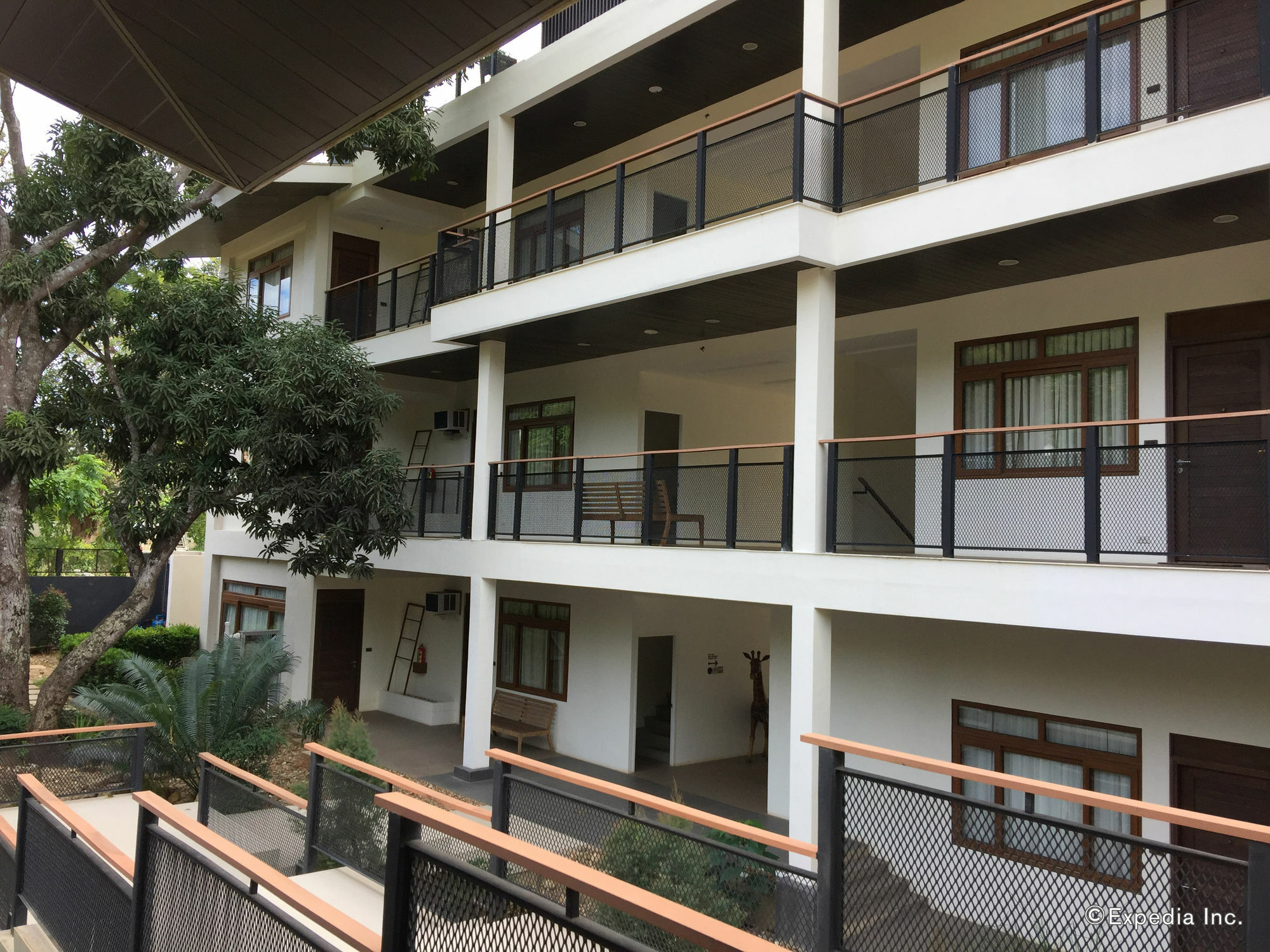 The Funny Lion - Coron Hotel Exterior photo