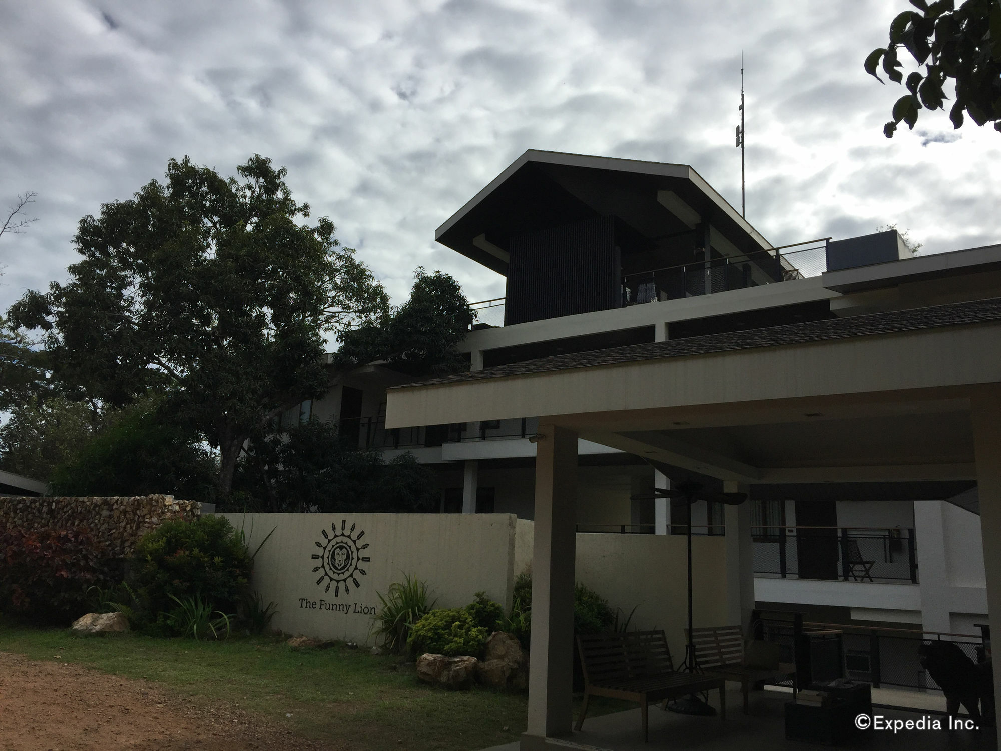 The Funny Lion - Coron Hotel Exterior photo